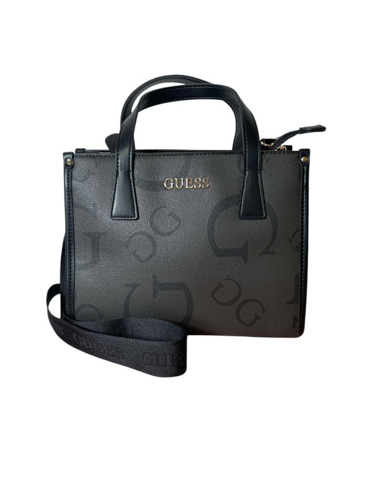 BOLSO GUESS NEGRO – ELEGANCIA URBANA Y VERSATILIDAD