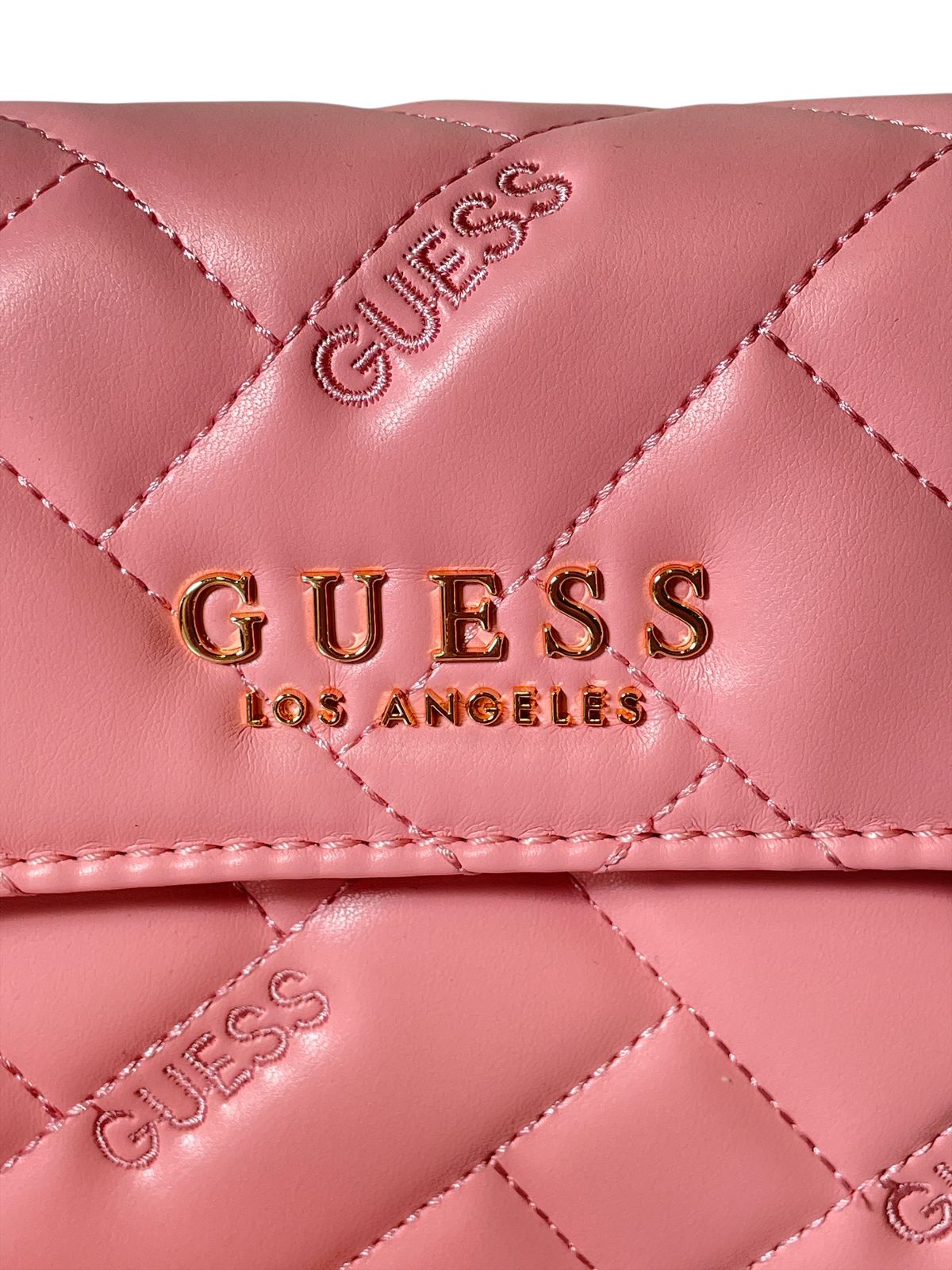 BOLSO CLUTCH GUESS ROSA / NEGRO – ESTILO Y GLAMOUR COMPACTO