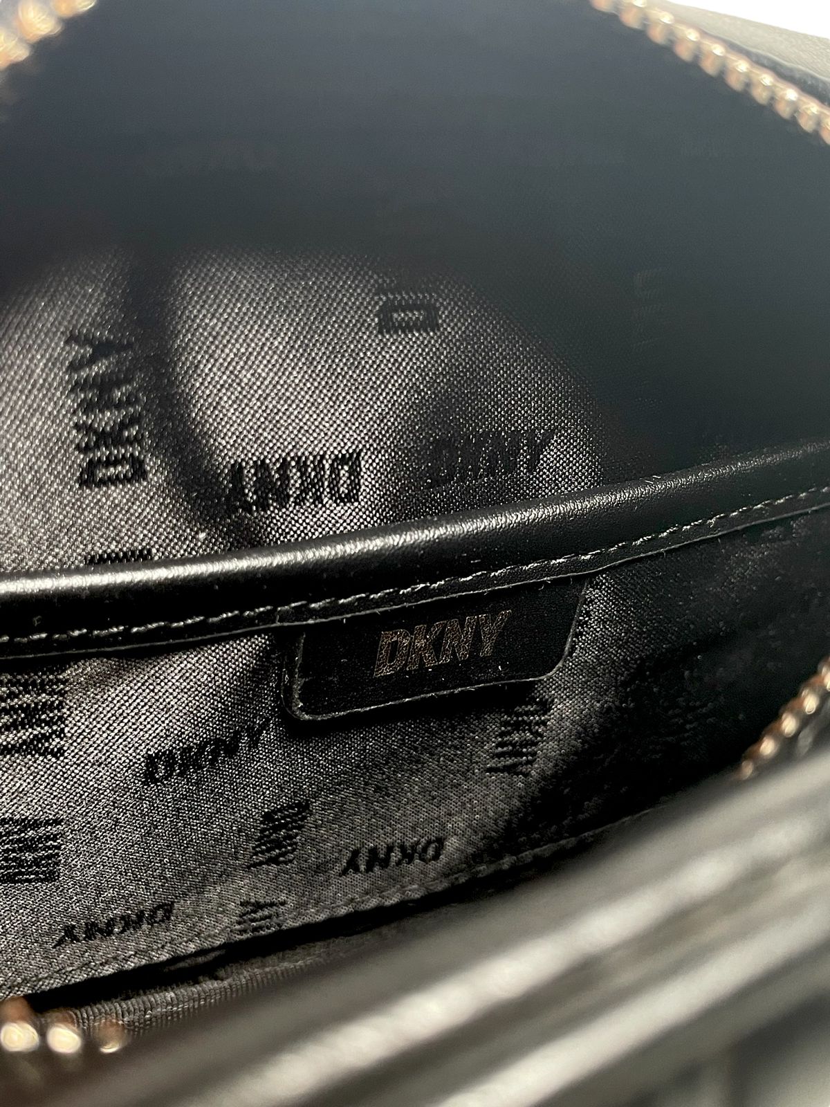 BOLSO DKNY - NEGRO